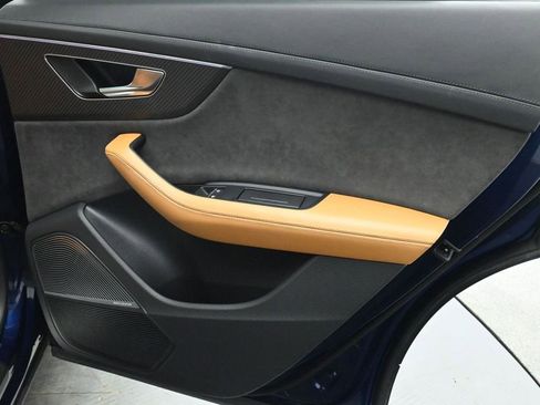 Used 2022 Audi RS Q8 w/ Luxury Package image 17