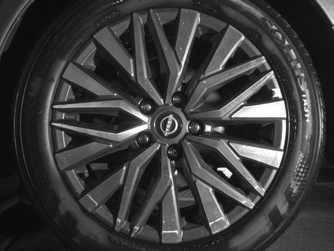 Used 2025 Nissan Altima 2.5 SV FWD image 14