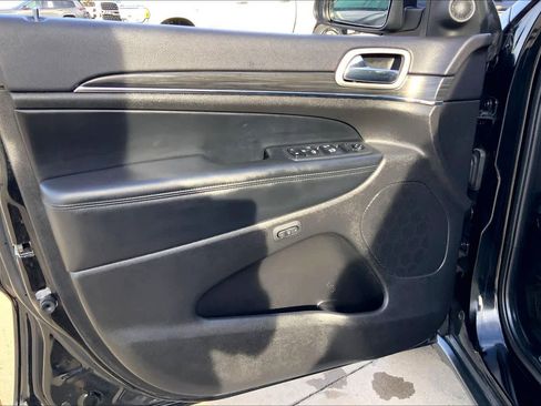 Used 2020 Jeep Grand Cherokee Limited image 22