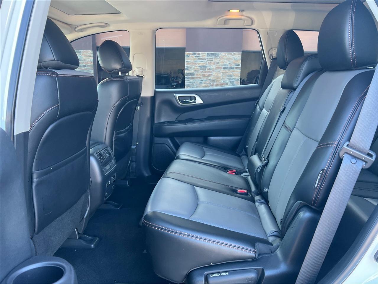 Used 2020 Nissan Pathfinder SL AWD/4WD image 10