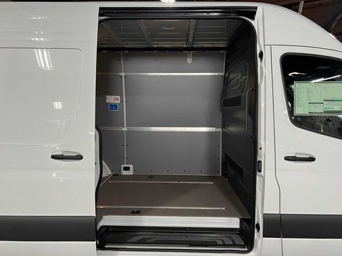 Used 2026 Mercedes-Benz Sprinter 2500 image 12