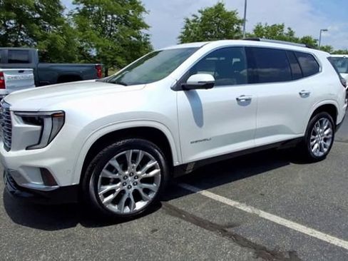 Certified 2025 GMC Acadia Denali w/ Super Cruise Package AWD/4WD image 4