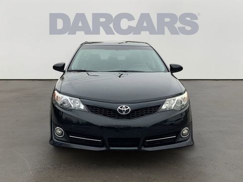 Used 2014 Toyota Camry SE image 2