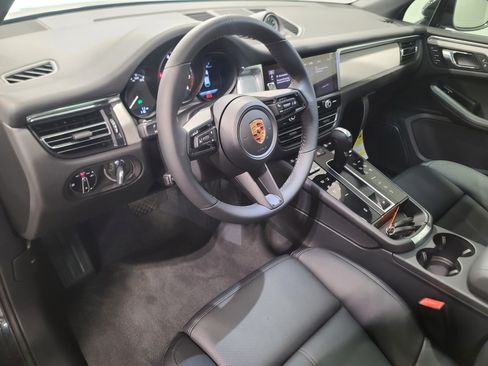 New 2026 Porsche Macan AWD/4WD image 4