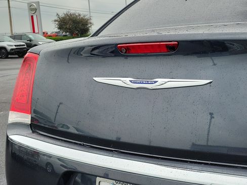 Used 2019 Chrysler 300 Limited RWD image 6