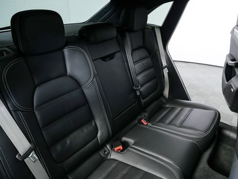 Certified 2024 Porsche Macan GTS image 22