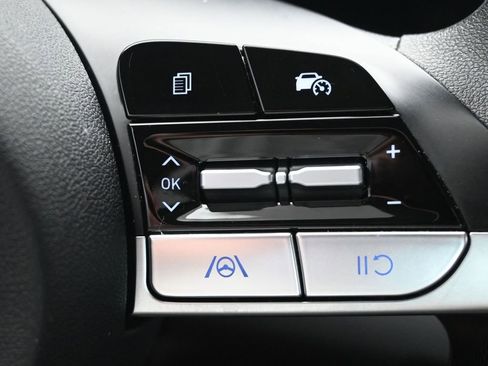 Used 2024 Hyundai Elantra SEL image 29