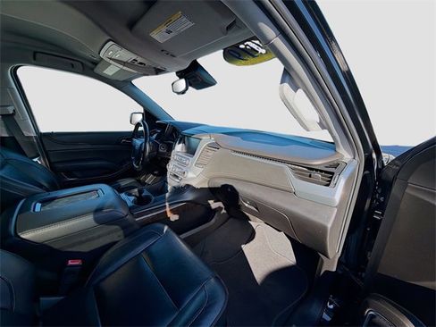 Used 2019 Chevrolet Suburban LT image 27