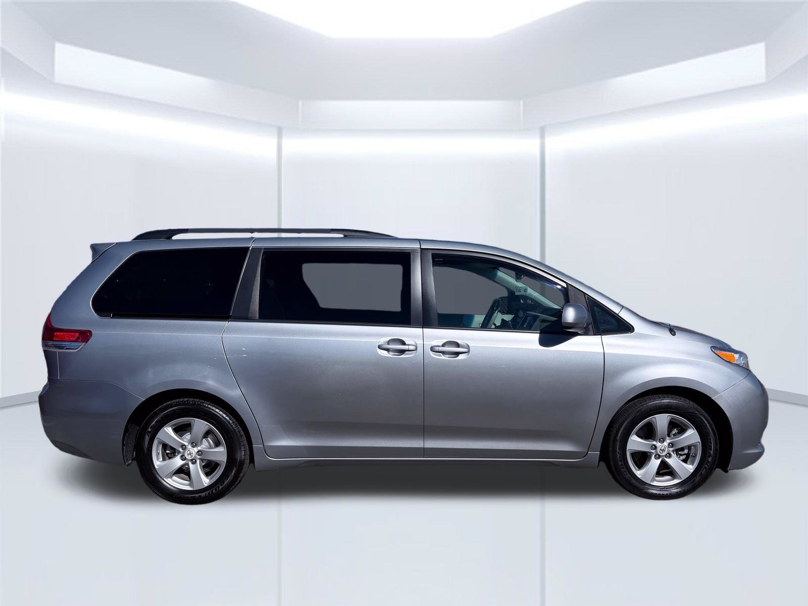 Used 2011 Toyota Sienna LE FWD image 4