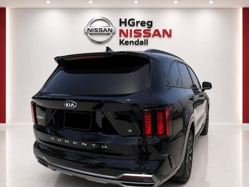 Used 2021 Kia Sorento S w/ Panoramic Sunroof Package FWD image 2