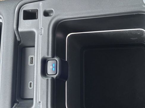 Used 2023 Land Rover Discovery S R-Dynamic image 25