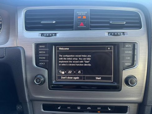 Used 2017 Volkswagen Golf SE FWD image 15