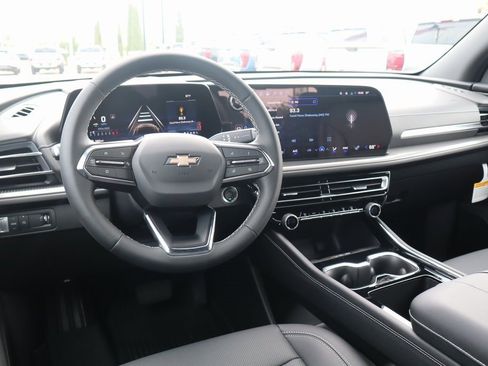 New 2026 Chevrolet Traverse LT w/ Driver Confidence Package image 2