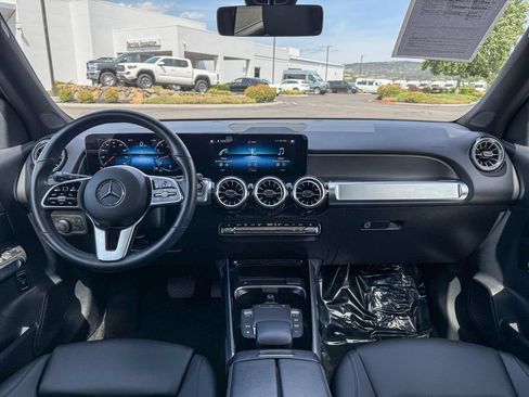 Used 2022 Mercedes-Benz GLB 250 4MATIC w/ Premium Package Lite image 13