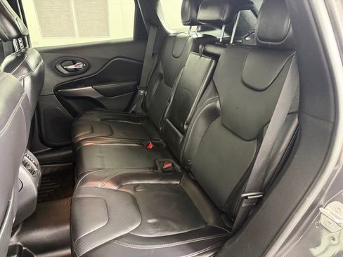Used 2019 Jeep Cherokee Limited AWD/4WD image 16
