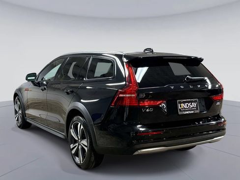 Used 2025 Volvo V60 B5 Cross Country Plus AWD/4WD image 12