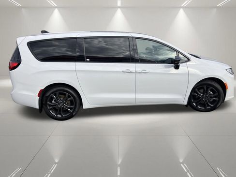 New 2026 Chrysler Pacifica Select image 17
