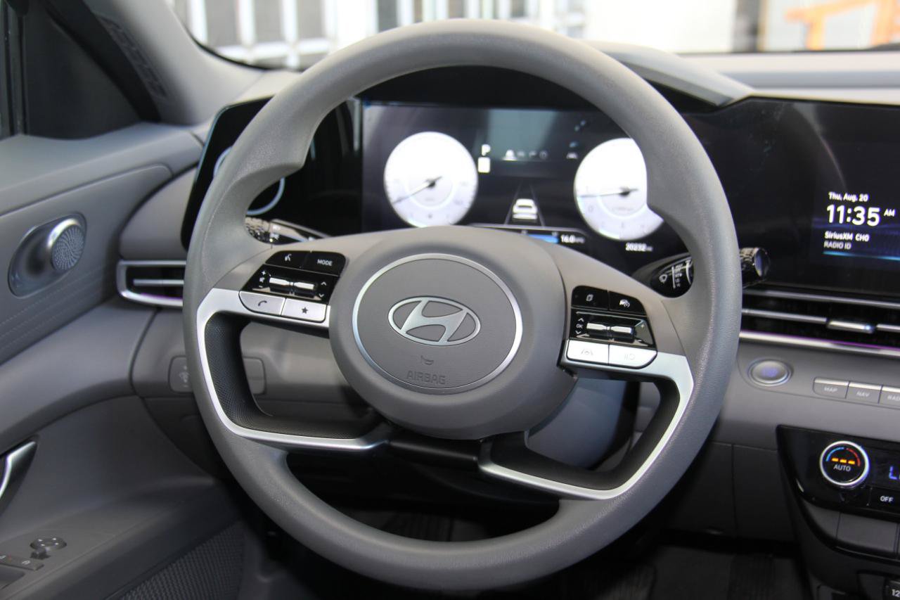 Used 2024 Hyundai Elantra SEL FWD image 11