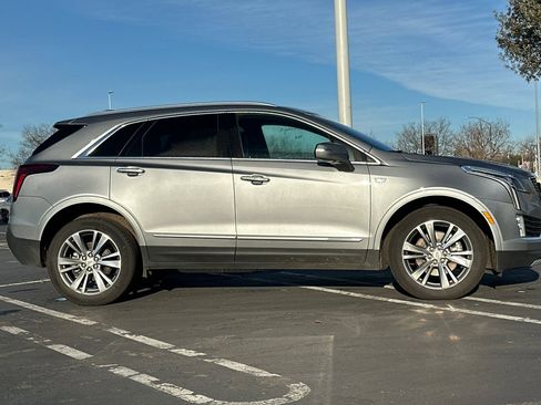 Used 2025 Cadillac XT5 Premium Luxury image 3