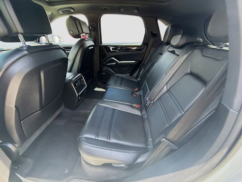 Used 2019 Porsche Cayenne AWD/4WD image 24