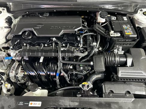 Used 2025 Hyundai Elantra SEL FWD image 12