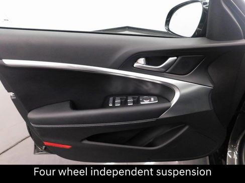 Used 2026 Genesis G70 2.5T image 20