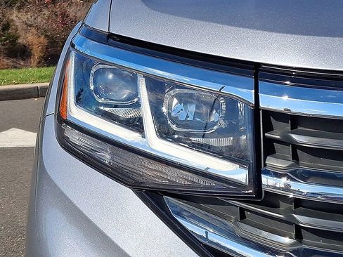 Used 2022 Volkswagen Atlas Cross Sport SE w/ Panoramic Sunroof Package image 12