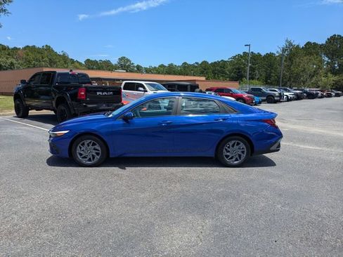 Used 2024 Hyundai Elantra SEL FWD image 7