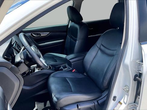 Used 2020 Nissan Rogue S w/ Special Edition Package FWD image 8