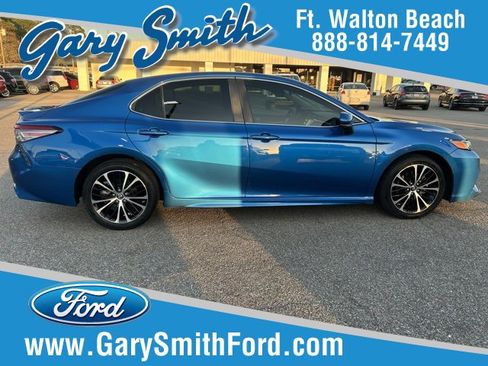 Used 2018 Toyota Camry SE image 1