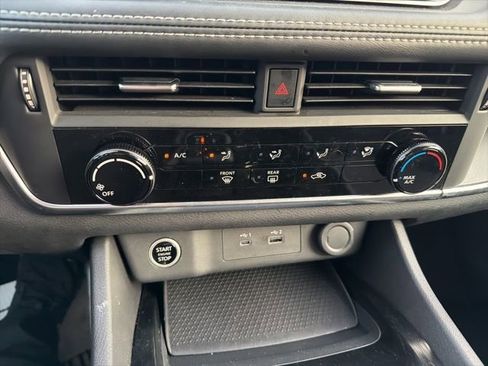 Used 2021 Nissan Rogue S image 19