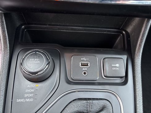 Used 2022 Jeep Cherokee Latitude Lux image 19