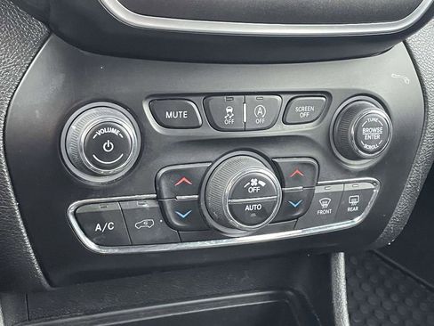 Certified 2021 Jeep Cherokee Trailhawk w/ Comfort/Convenience Group image 37