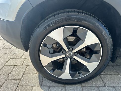 Used 2025 Volvo XC40 B5 Plus AWD/4WD image 38