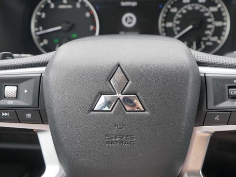 Used 2023 Mitsubishi Outlander SE FWD image 14