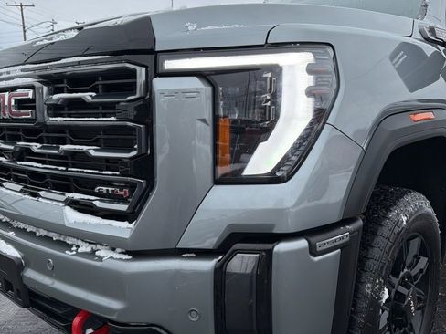Used 2024 GMC Sierra 2500 AT4 w/ AT4 Premium Plus Package image 9