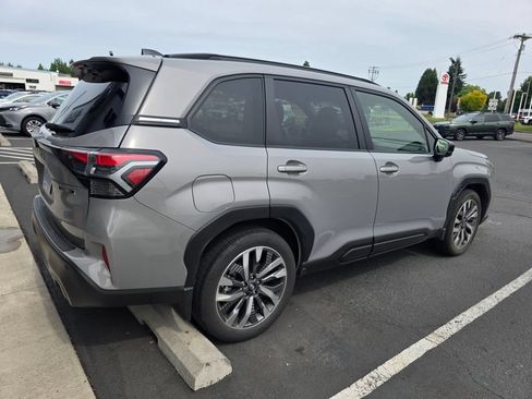 Used 2025 Subaru Forester Touring AWD/4WD image 12