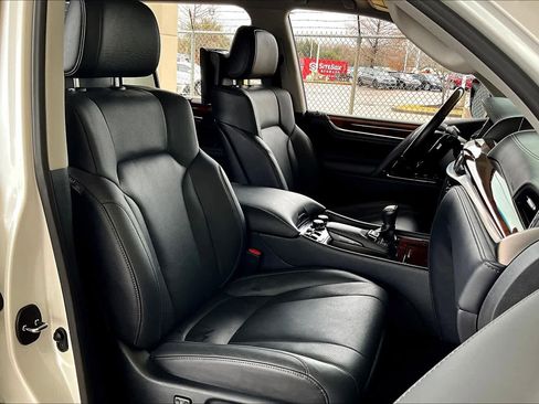 Used 2020 Lexus LX 570 4WD w/ Luxury Package image 9