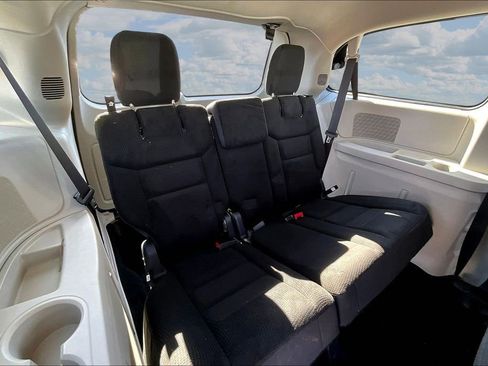 Used 2020 Dodge Grand Caravan SE FWD image 20