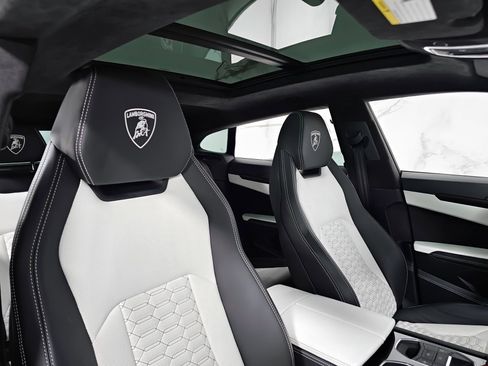 Used 2021 Lamborghini Urus image 17