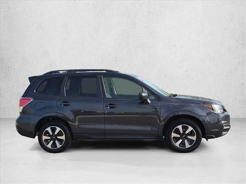 Used 2018 Subaru Forester 2.5i Premium AWD/4WD image 4