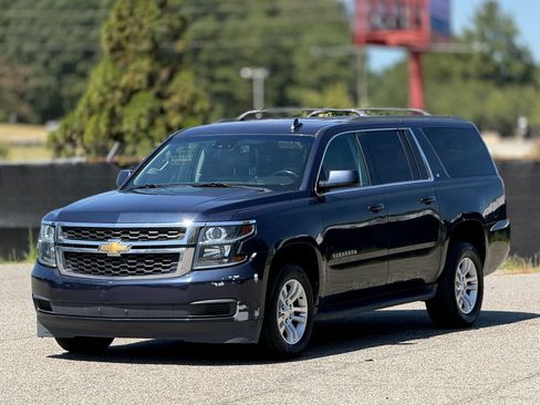 Used 2019 Chevrolet Suburban LT RWD image 6