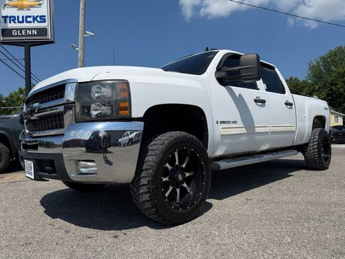Used 2009 Chevrolet Silverado 2500 LT w/ Exterior Plus Package AWD/4WD image 2