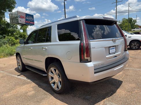 Used 2019 Cadillac Escalade Luxury RWD image 8