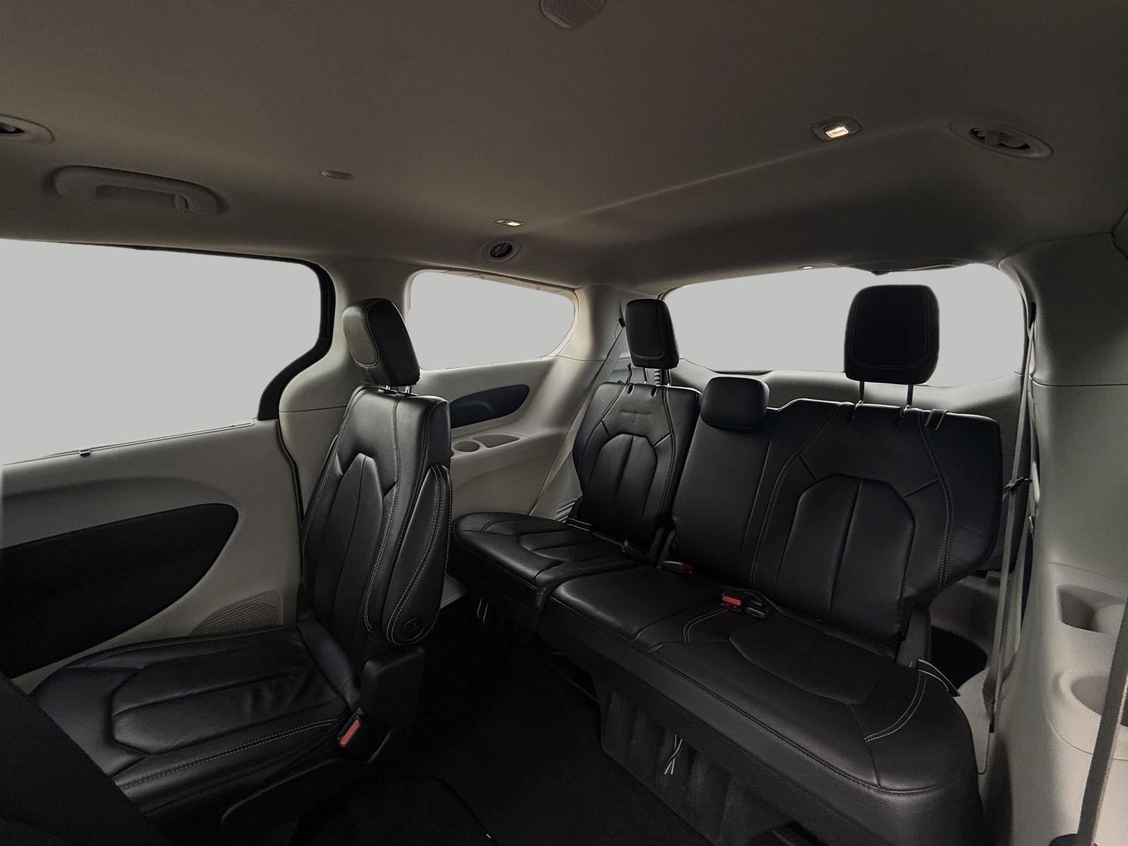 Used 2022 Chrysler Pacifica Touring-L AWD/4WD image 27