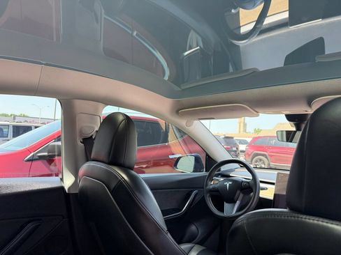 Used 2022 Tesla Model Y Long Range AWD/4WD image 21