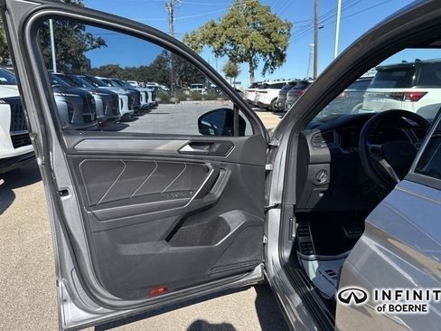 Used 2022 Volkswagen Tiguan SE R-Line image 26