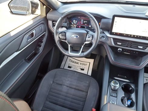 Used 2025 Ford Explorer ST-Line w/ ST-Line Street Pack image 16