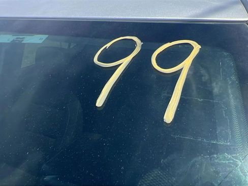 Used 2017 GMC Acadia SLE image 34