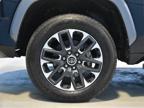 Used 2024 Toyota Tundra Limited image 26